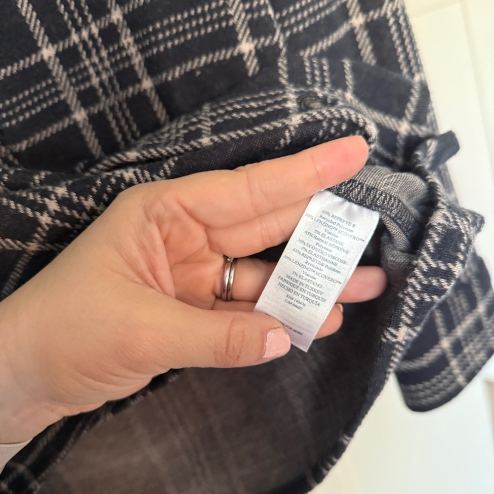 Faherty Brushed Flannel Button Down Stretch Navy … - image 3